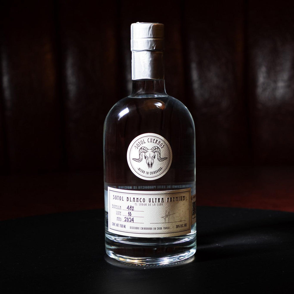 
                  
                    Sotol Cuernos con Caja de Edición Especial | Destilado Artesanal de Chihuahua 750 ml
                  
                